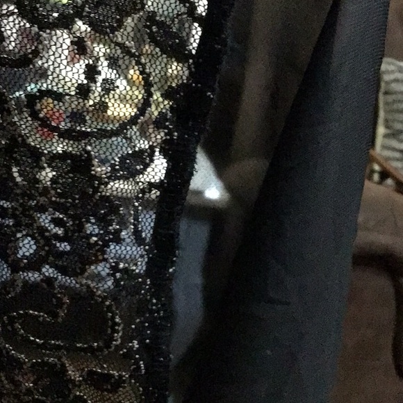 Julie’s Closet Chic Black and Cream Lace and Sheer  Sleeveless Blouse - Picture 11 of 13